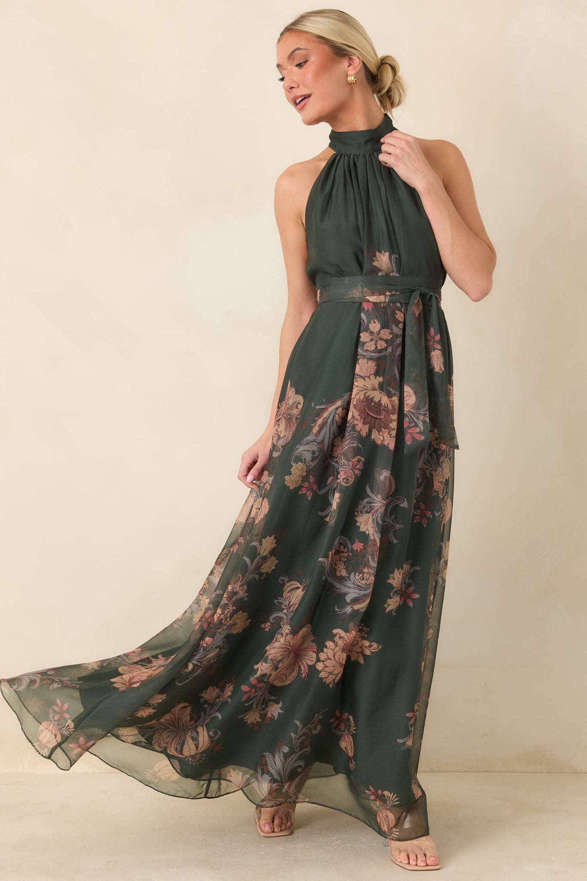 Orman Yeşili Renkli Çiçekli Halter Maksi Elbise