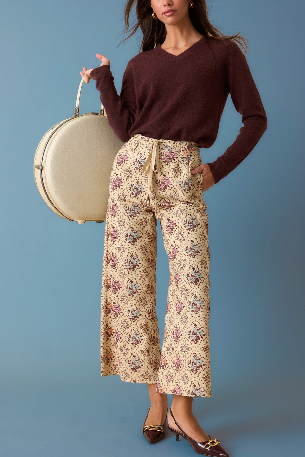 Ekru Çok Renkli Çiçek Madalyon Desenli Kısa Bol Paça Pantolon