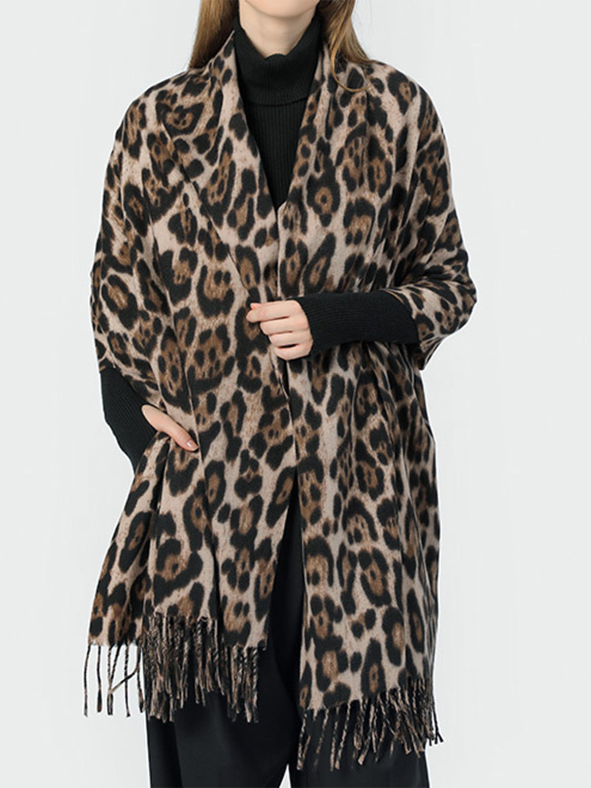 Leopar Desenli Püsküllü Sıcak Atkı