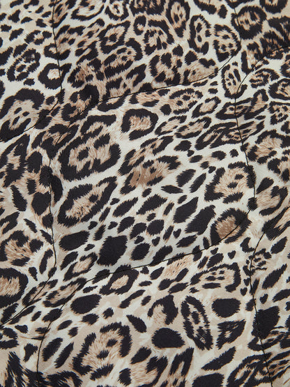 Kontrast Kenarlı Leopar Desenli Kışlık Mont