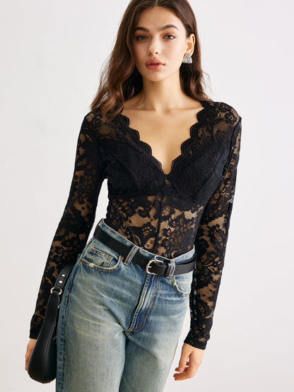 Dalgalı Kesim Şeffaf Dantel Panelli Bodysuit