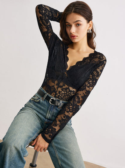 Dalgalı Kesim Şeffaf Dantel Panelli Bodysuit
