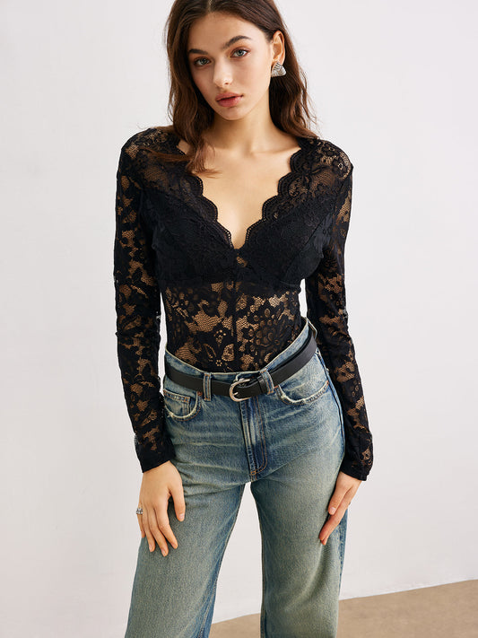 Dalgalı Kesim Şeffaf Dantel Panelli Bodysuit