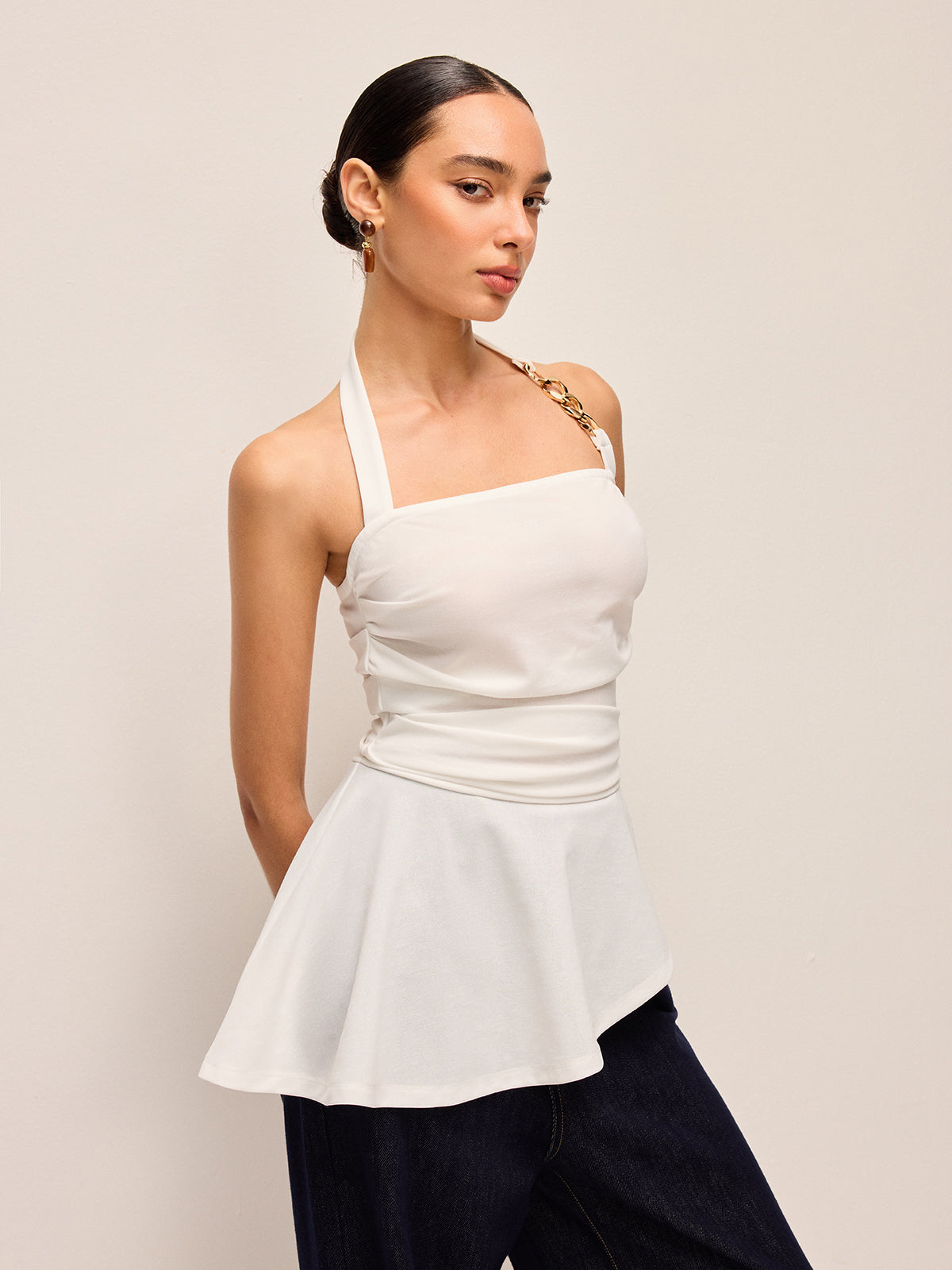 Zincir Detaylı Halter Yaka Peplum Üst