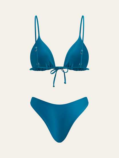 Üçgen Üst ve İki Alt Stil Bikini Takımı