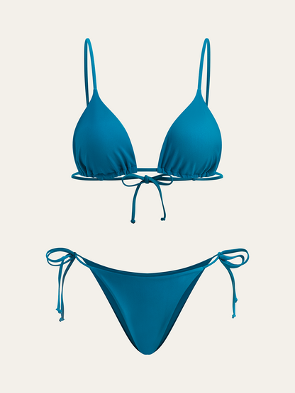 Üçgen Üst ve İki Alt Stil Bikini Takımı