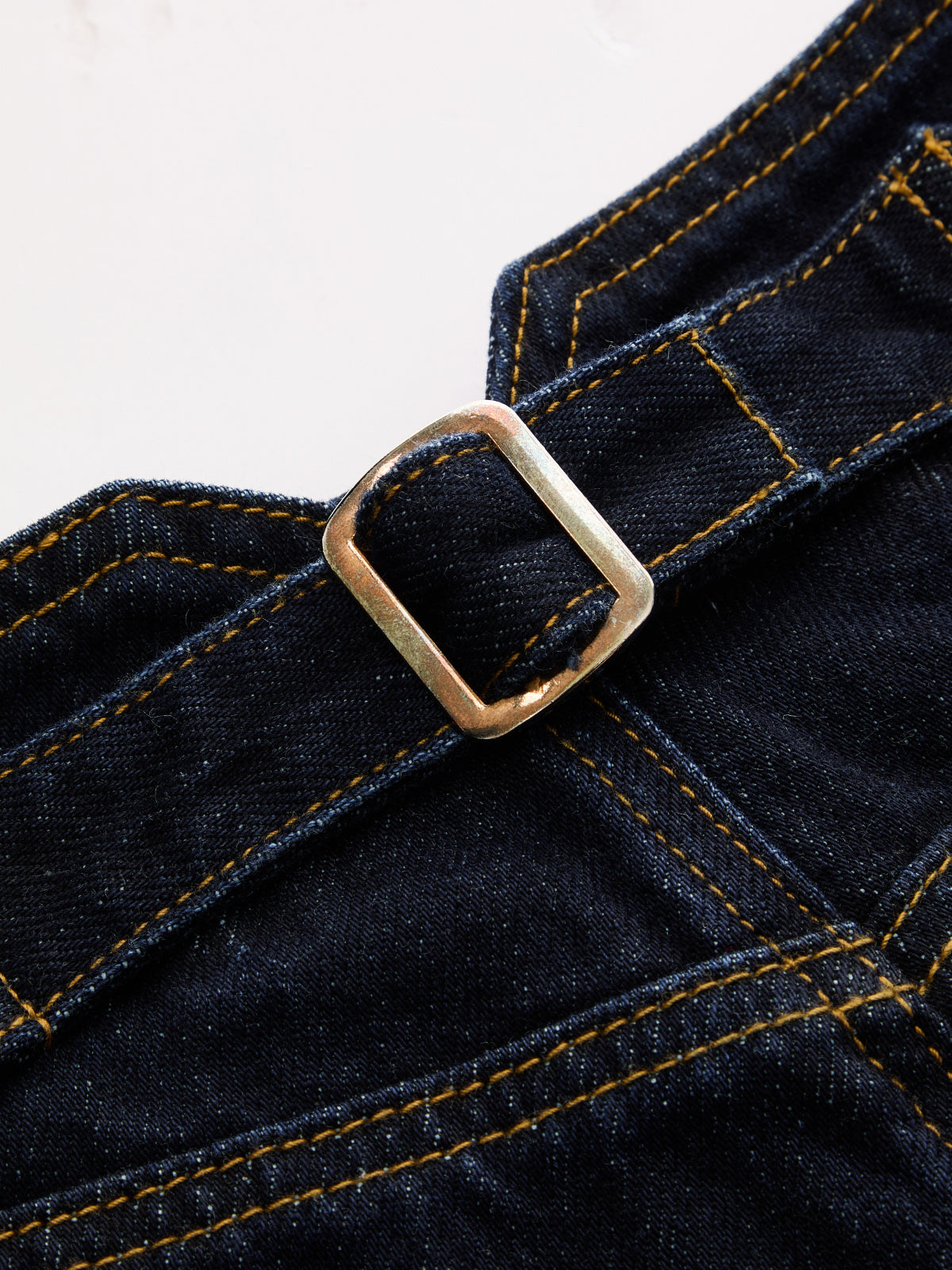 Arkası Tokalı Metal Düğmeli Bol Paça Jean