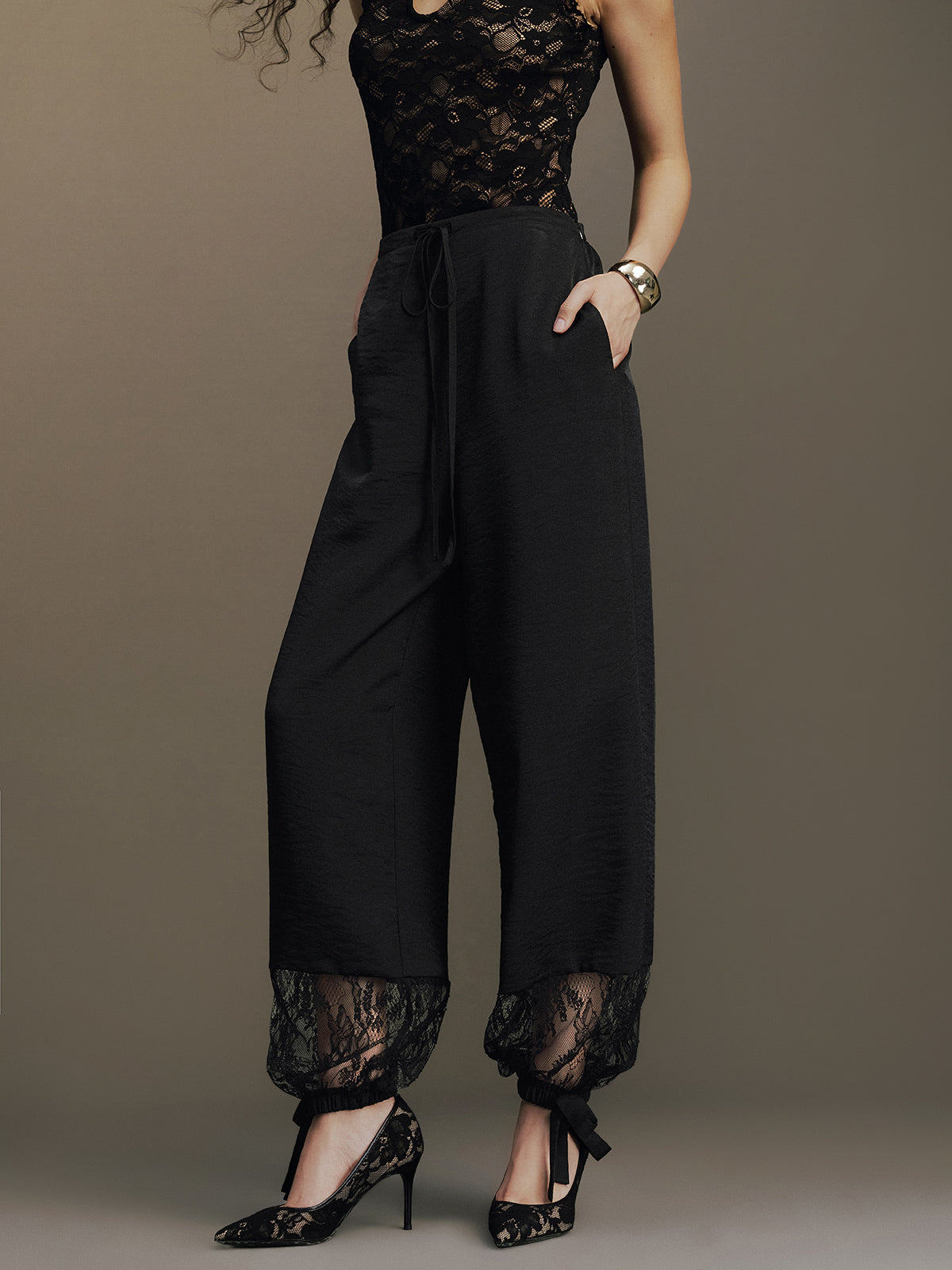 Beli Bağcıklı Dantel Manşetli Jogger Pantolon