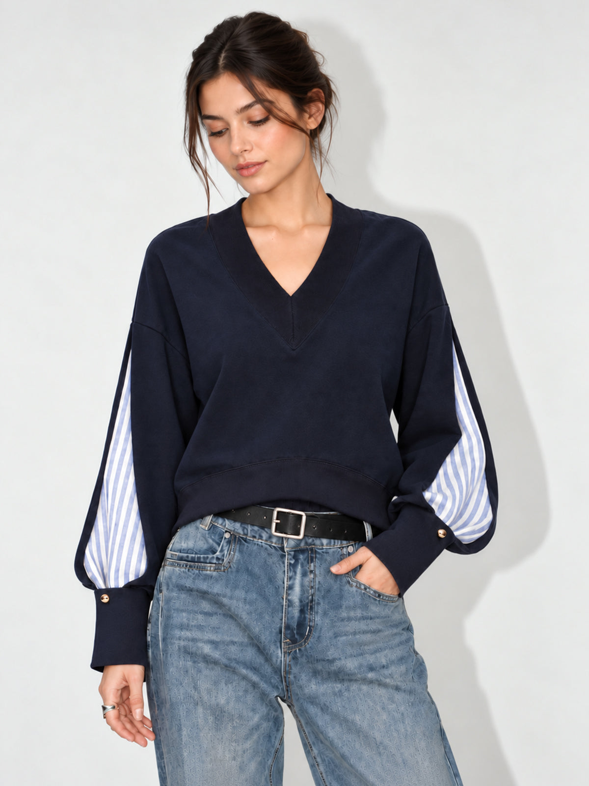 Çizgili Kollu Parçalı V Yaka Sweatshirt