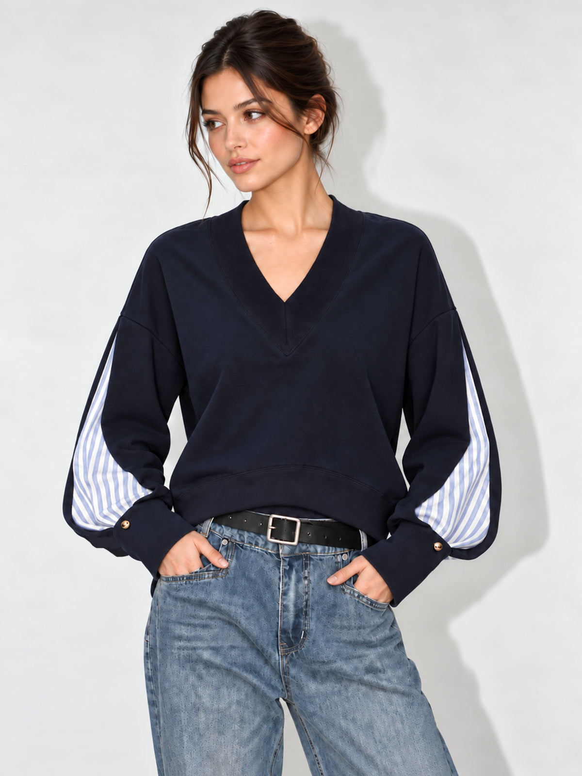 Çizgili Kollu Parçalı V Yaka Sweatshirt