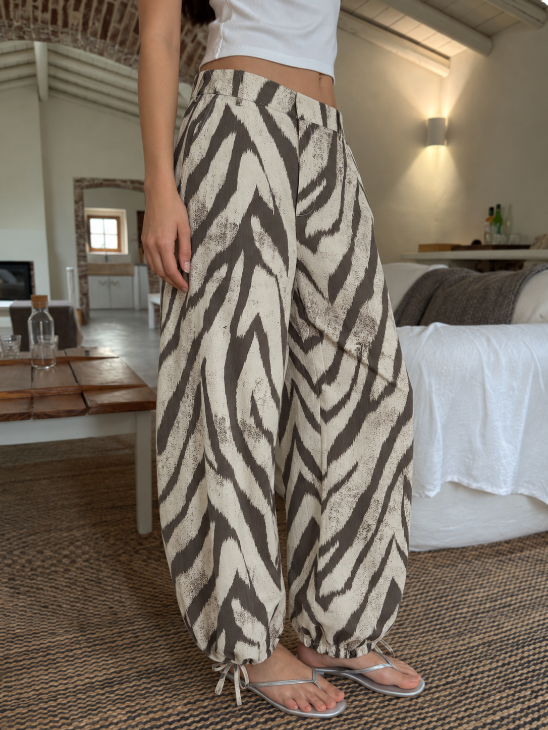 Zebra Desenli Paçası Büzgülü Pantolon