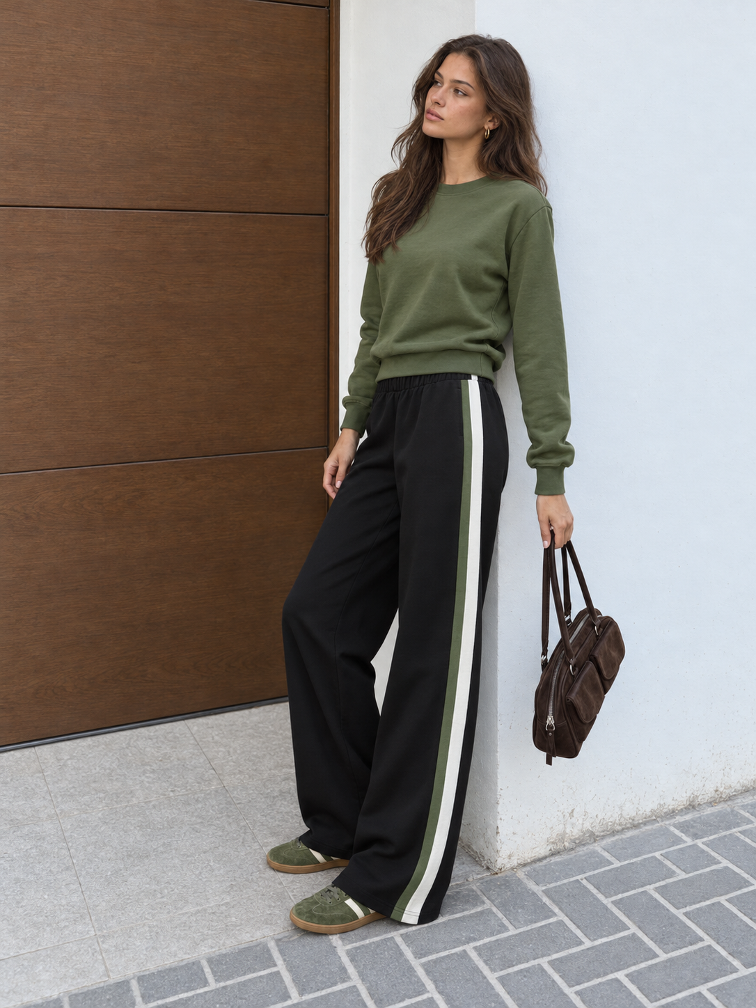 Yan Şeritli Kısa Sweatshirt ve Eşofman Takımı