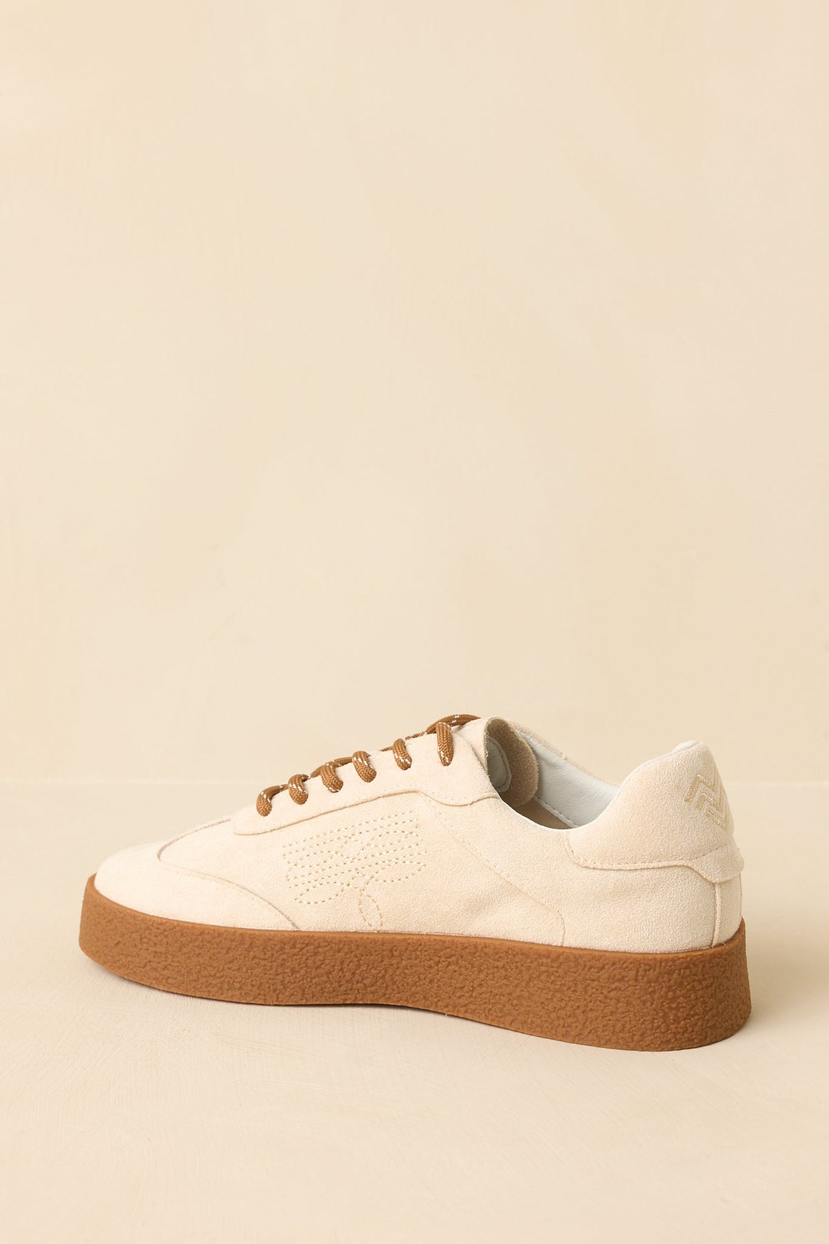 Bej Süet Görünümlü Nakışlı Bağcıklı Sneaker