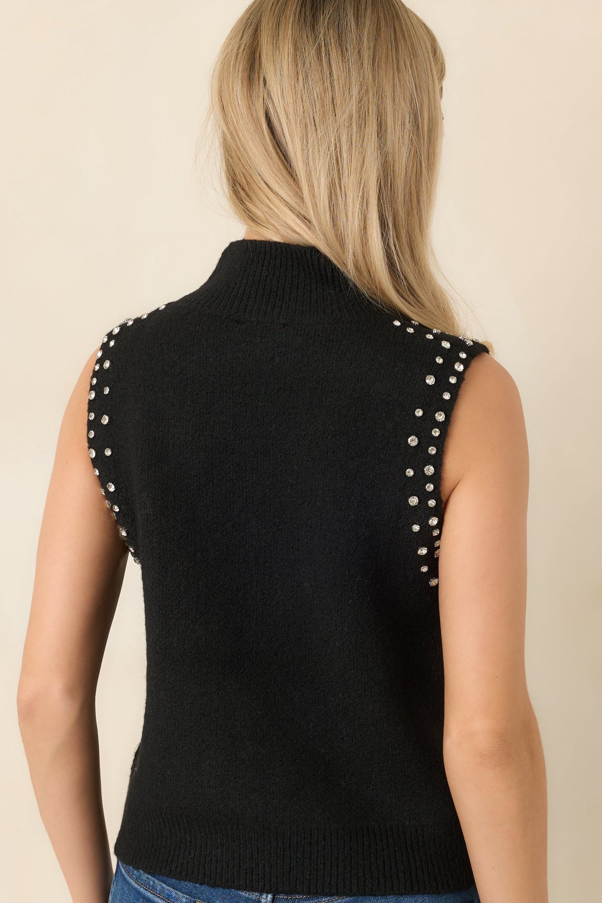 Siyah Taş İşlemeli Yarım Balıkçı Yaka Kolsuz Triko