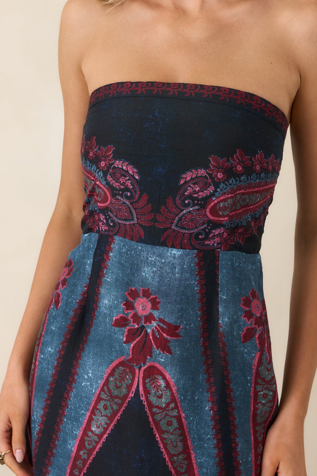 Lacivert Bordo Desenli Straplez Midi Elbise