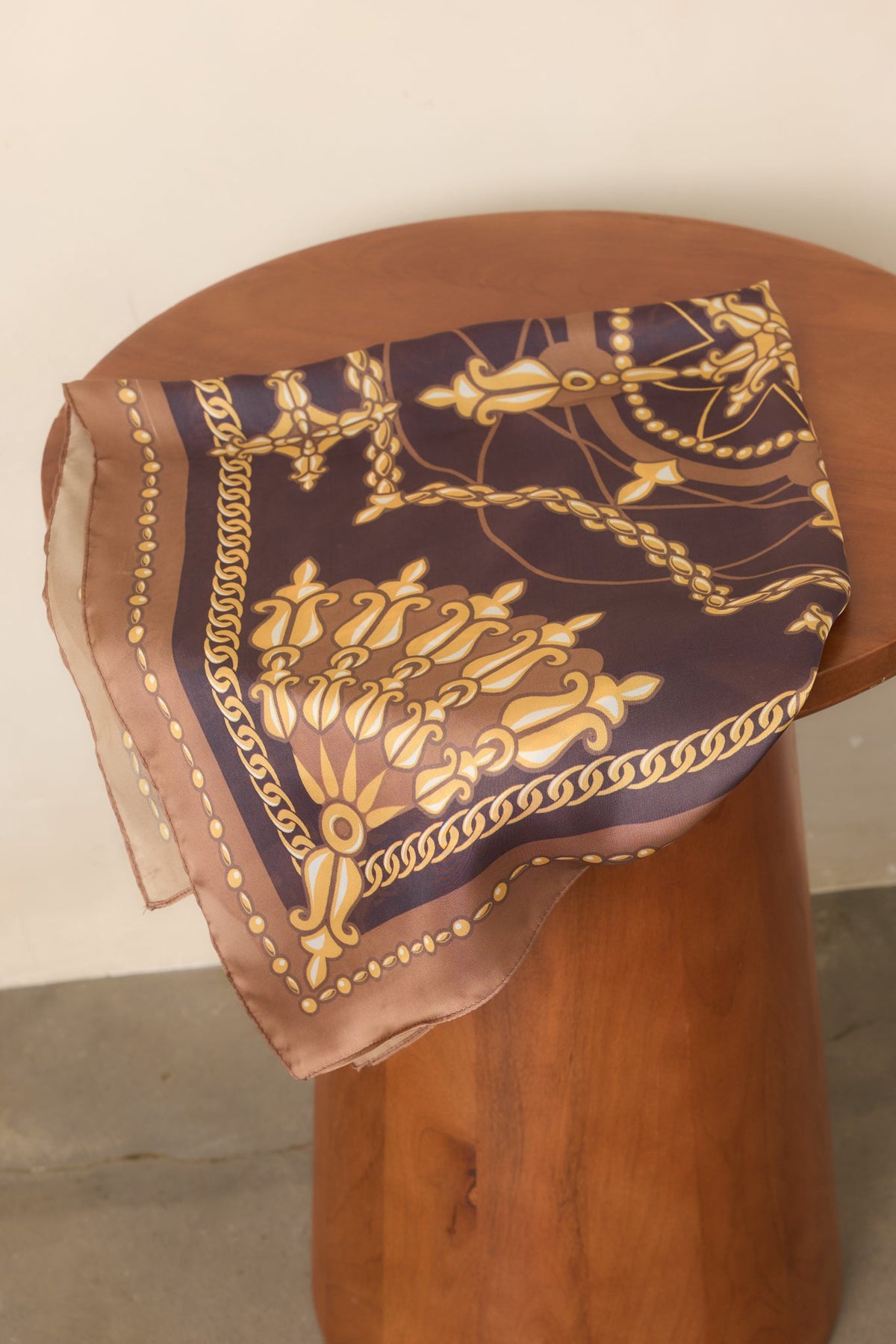 Camel Gold Zincir Desenli Kare Fular