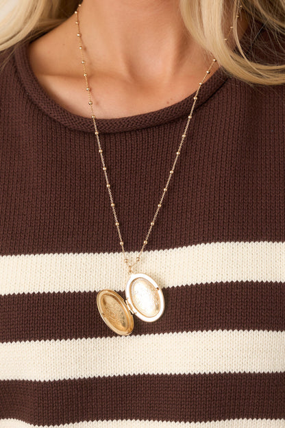 Gold Oval Kapaklı Madalyon Kolye