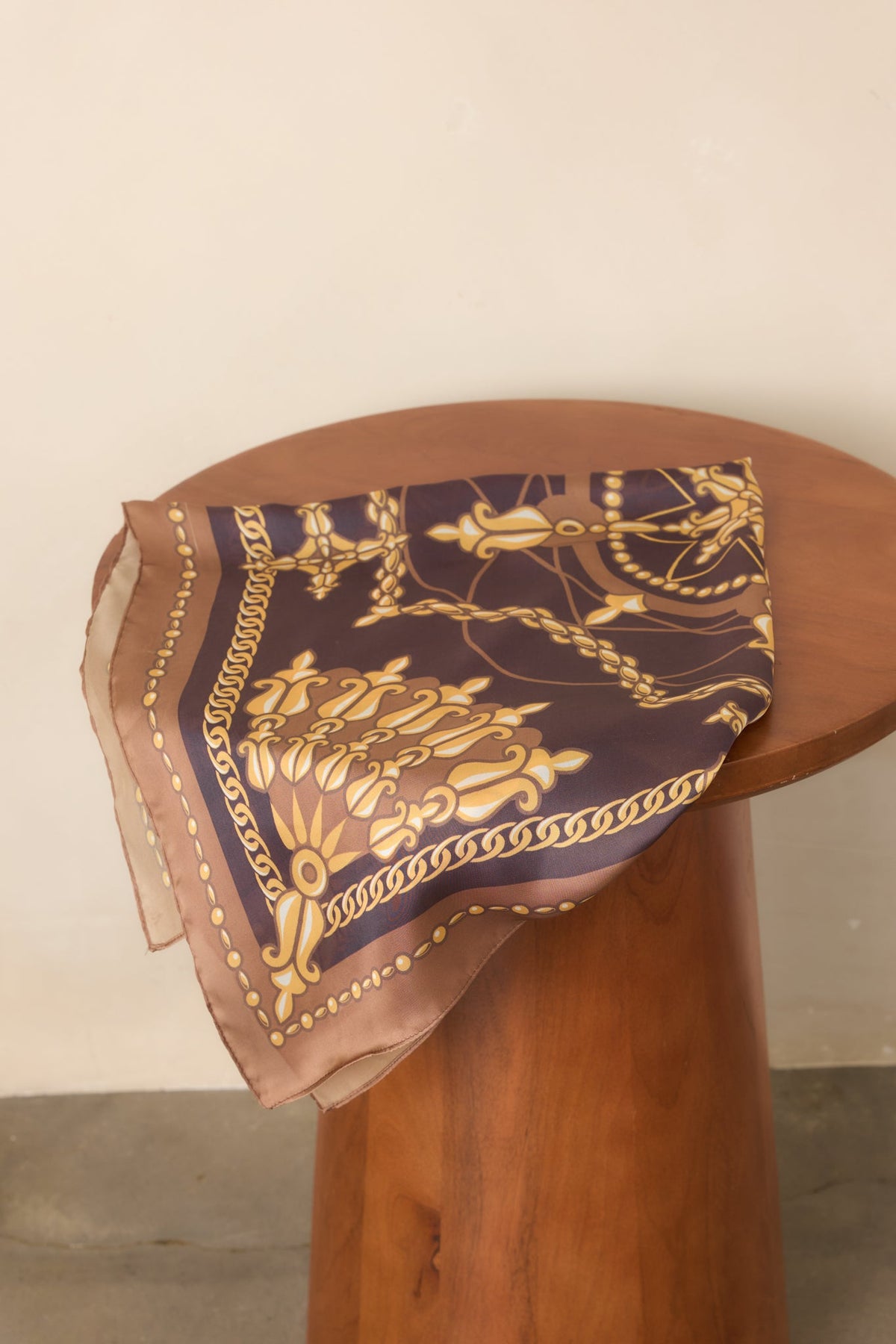 Camel Gold Zincir Desenli Kare Fular