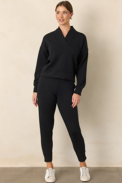 Siyah Geniş V Yaka Uzun Kollu Sweatshirt