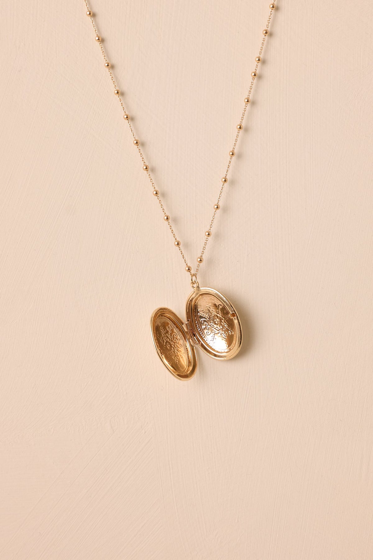 Gold Oval Kapaklı Madalyon Kolye