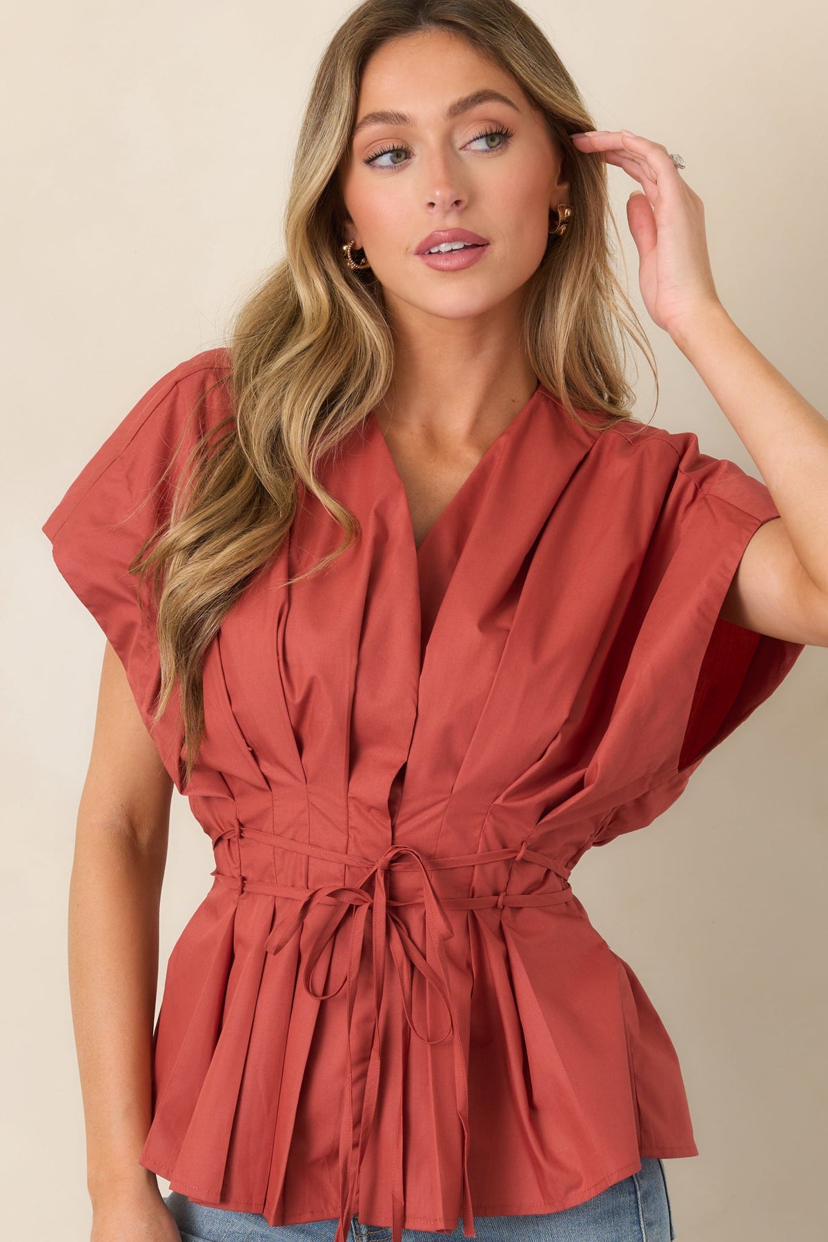 Tarçın Rengi Pilili Kuşaklı Peplum Bluz