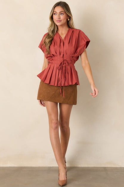 Tarçın Rengi Pilili Kuşaklı Peplum Bluz