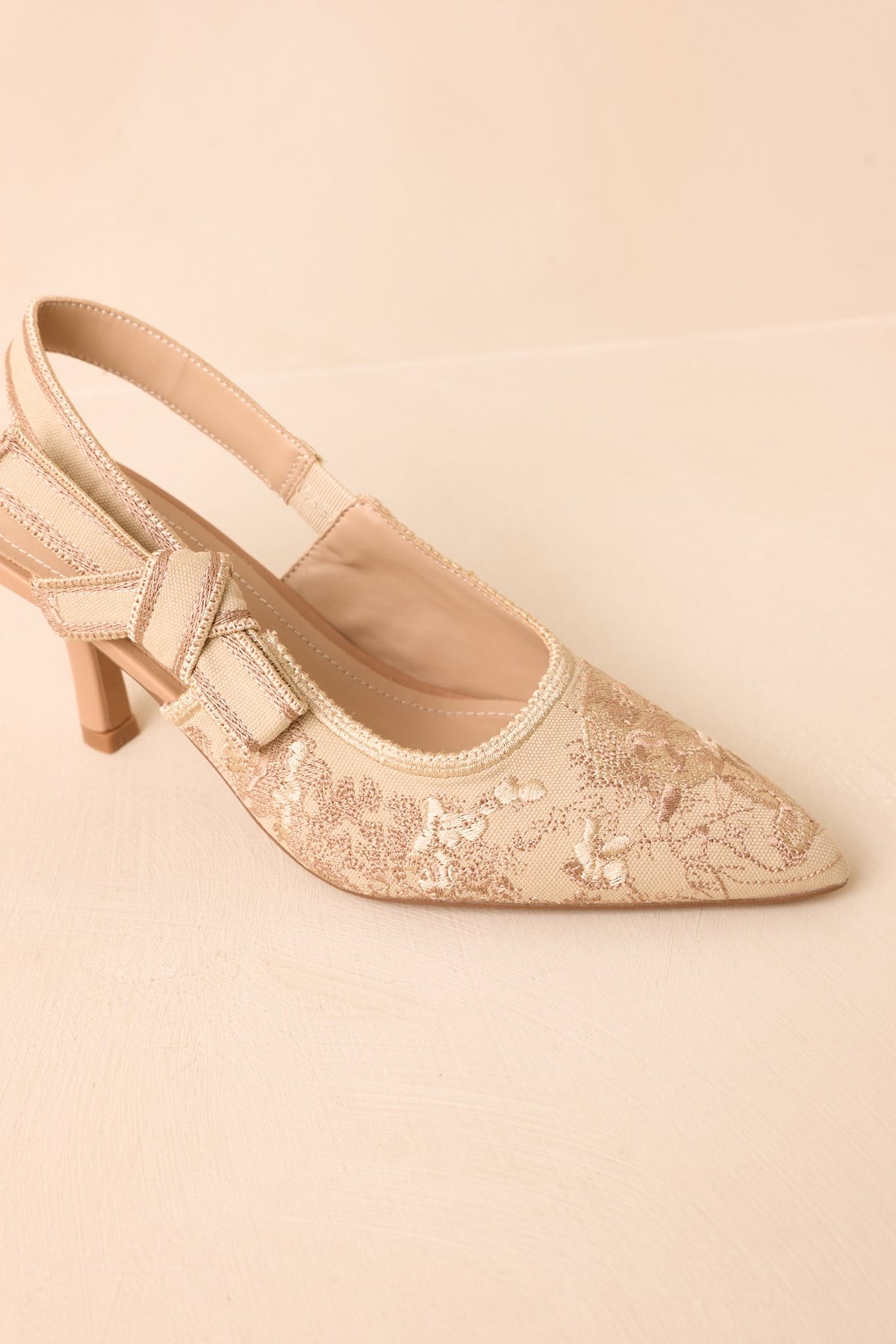 Şampanya Nakışlı Sivri Burun Slingback Topuklu Ayakkabı