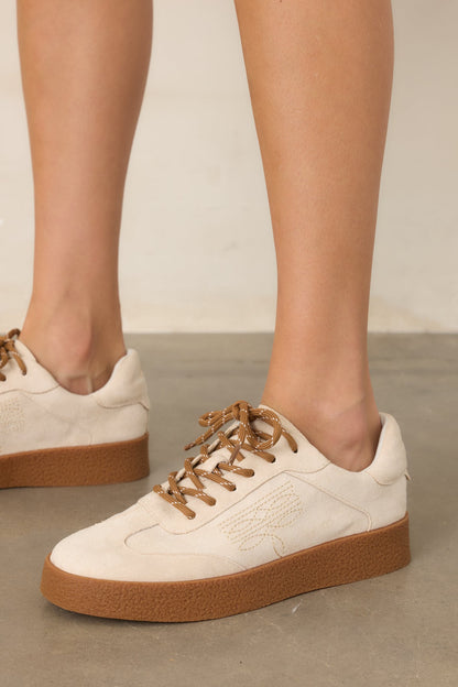 Bej Süet Görünümlü Nakışlı Bağcıklı Sneaker
