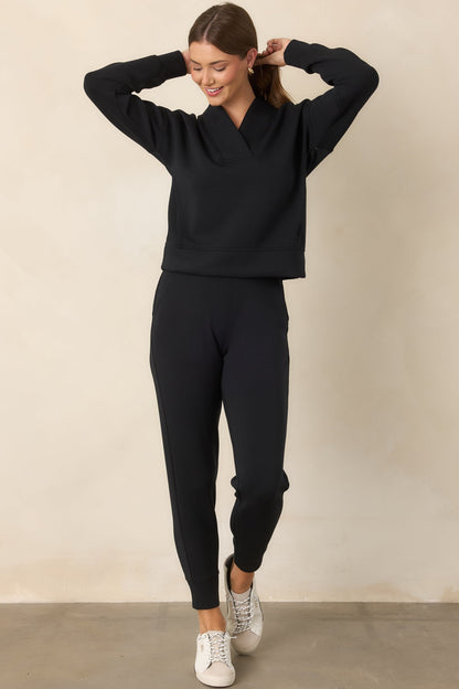 Siyah Geniş V Yaka Uzun Kollu Sweatshirt