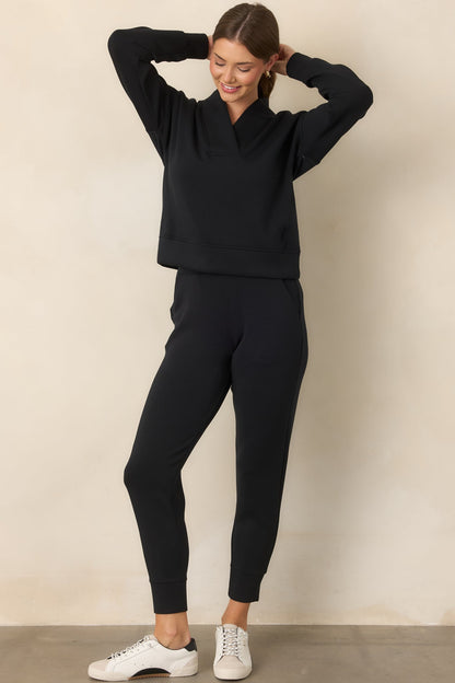 Siyah Geniş V Yaka Uzun Kollu Sweatshirt