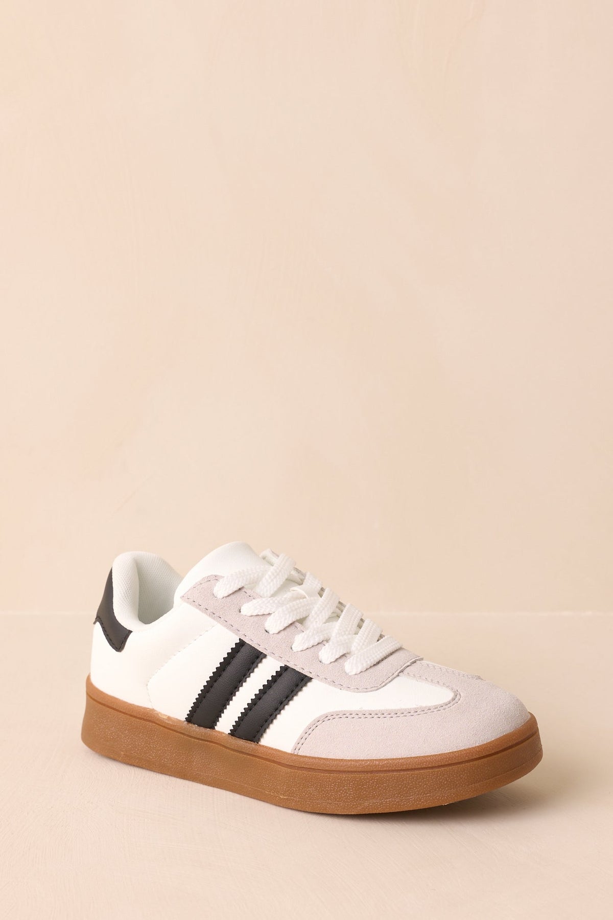 Beyaz Suni Deri ve Süet Bağcıklı Sneaker