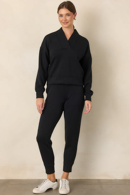 Siyah Geniş V Yaka Uzun Kollu Sweatshirt