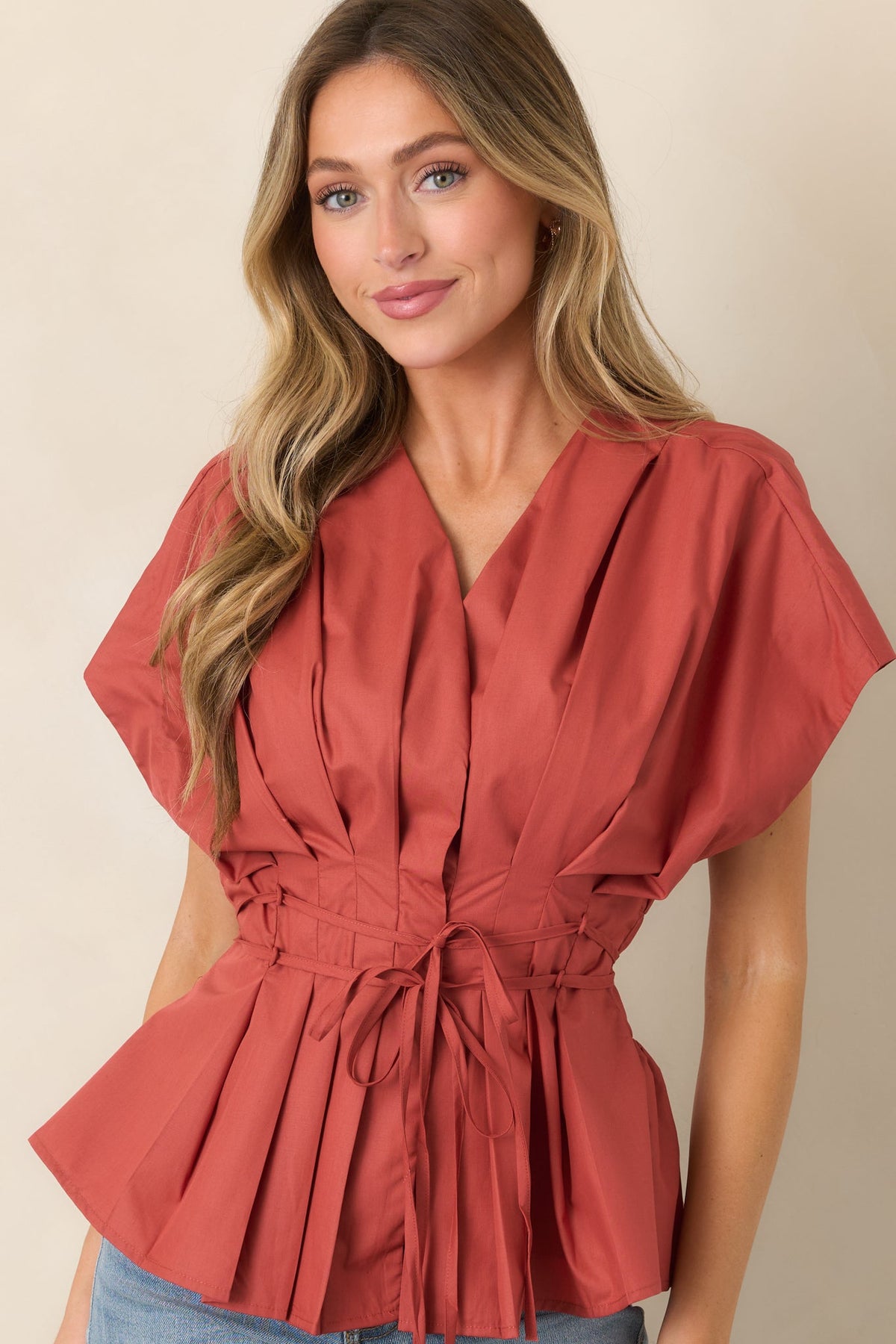 Tarçın Rengi Pilili Kuşaklı Peplum Bluz