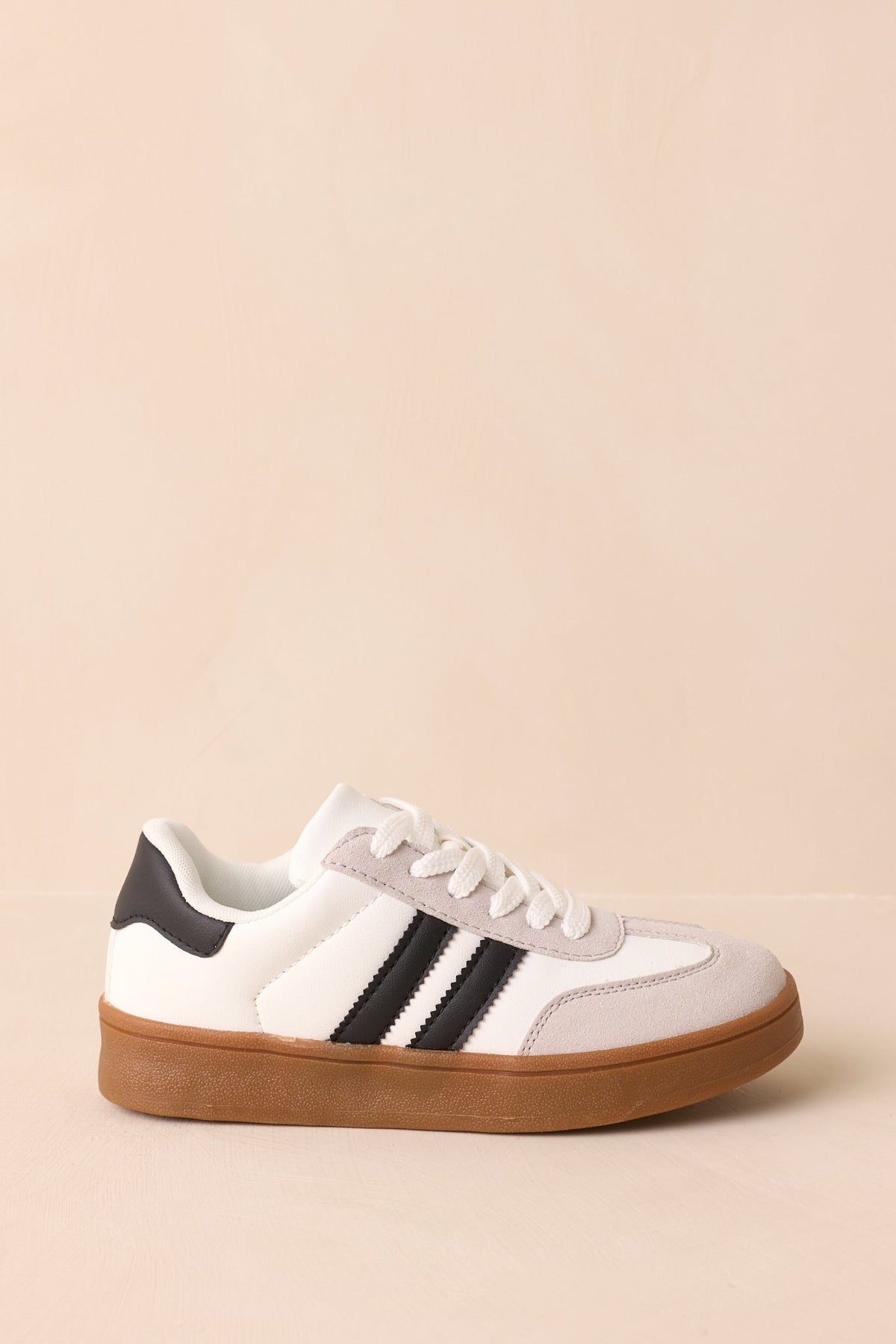 Beyaz Suni Deri ve Süet Bağcıklı Sneaker