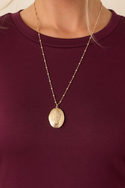 Gold Oval Kapaklı Madalyon Kolye